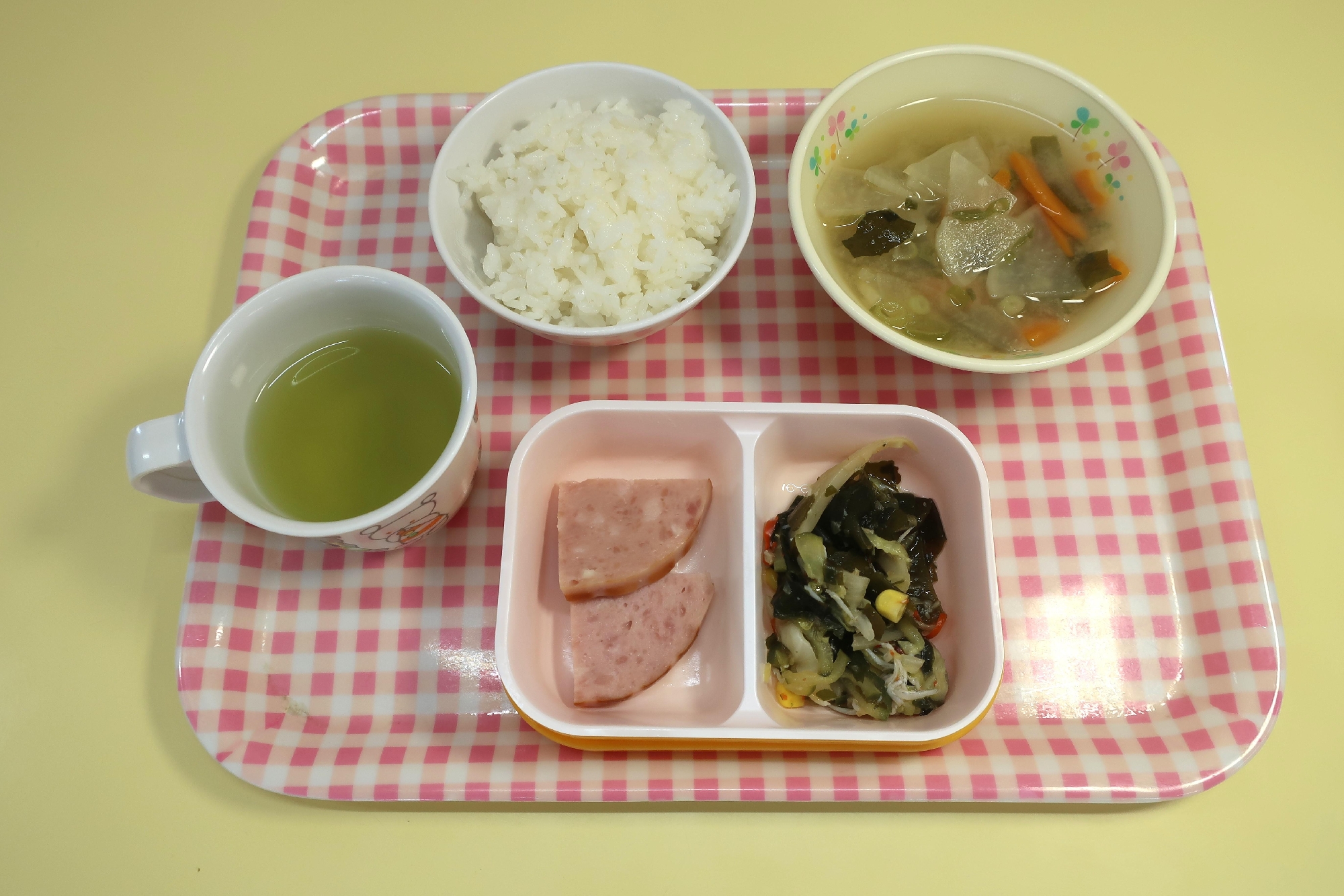 ６月７日(金)３歳児からの給食(さくら２組)