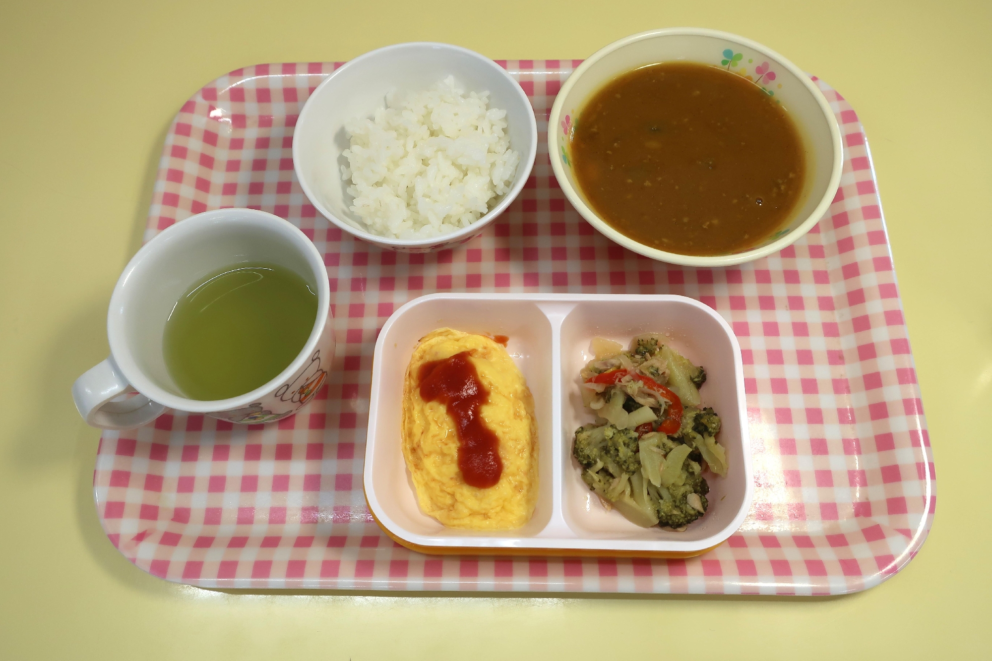 ７月１９日(金)３歳児からの給食(たんぽぽ２組)