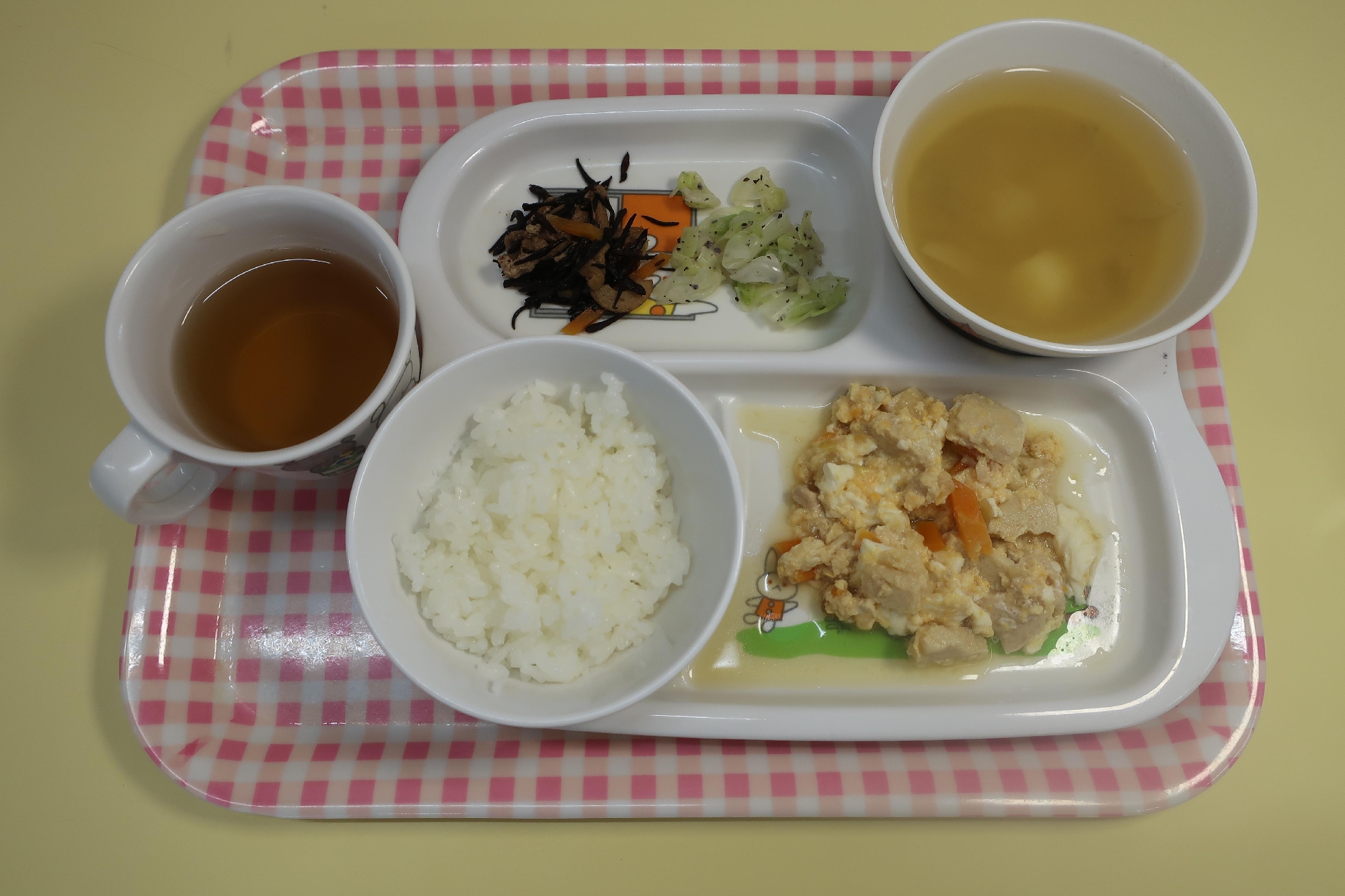 １０月４日(金)未満児の給食（もも組）