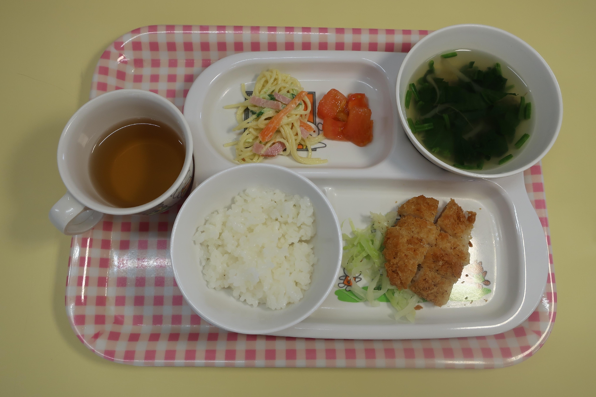 １０月８日(火)未満児の給食（ひよこ、いちご組）