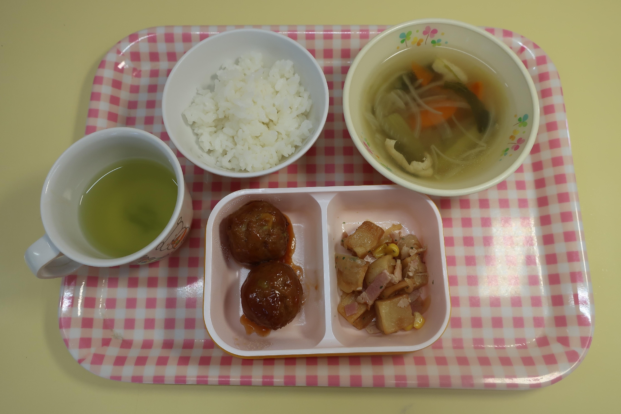 １１月１４日(木)３歳児からの給食(すみれ１組)