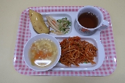 ５月２４日(水)未満児の給食(もも組)