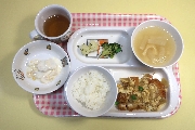 ５月１０日(金)未満児の給食（ひよこ、いちご組）