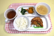 ８月９日(金)未満児の給食（もも組）