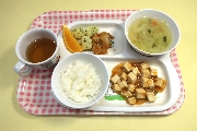 １０月２０日(金)未満児の給食(ひよこ・いちご組)