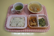 ８月３０日(金)３歳児からの給食(さくら２組)