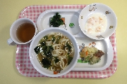 ５月１５(木)未満児の給食（もも組）