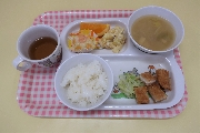 １１月１８日(金)未満児の給食(もも組)