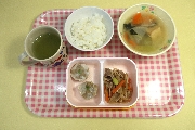 ２月２８日(金)３歳児からの給食(すみれ１組)